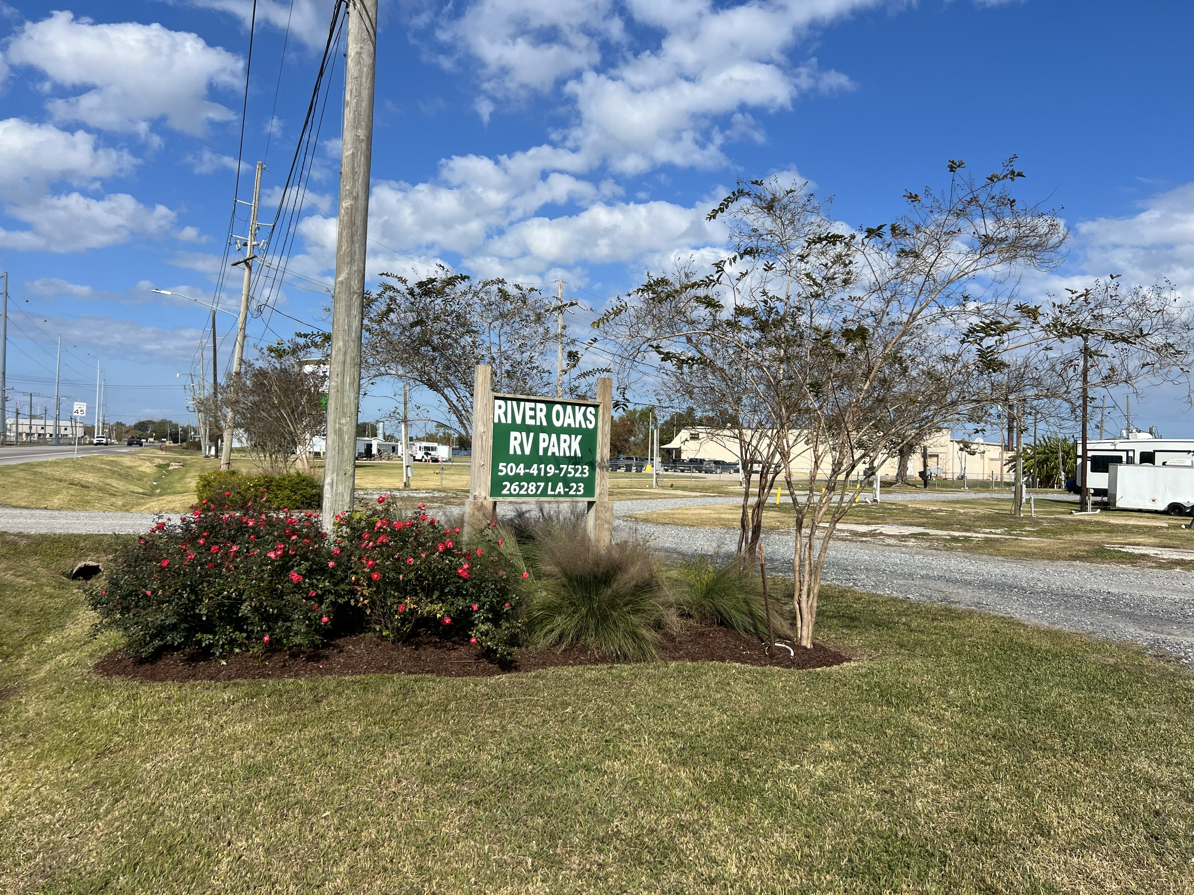 River Oaks RV Park Sign